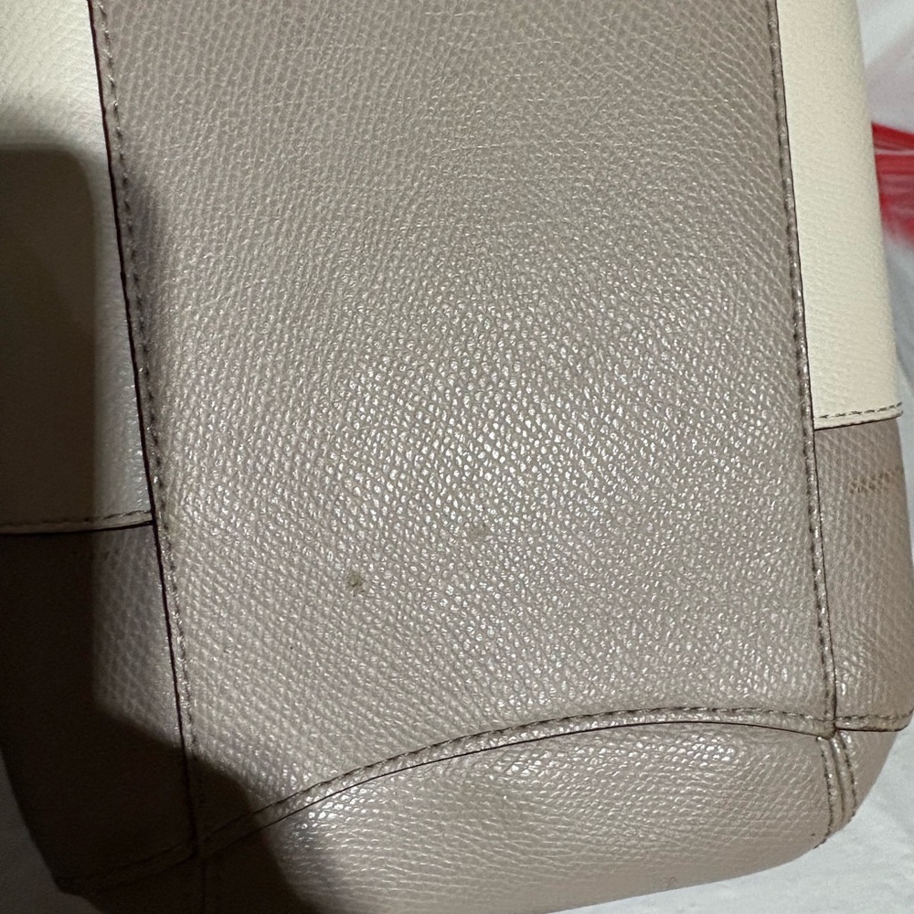 Coach Cream and Tan Leather Handbag - Picture 14 of 15
